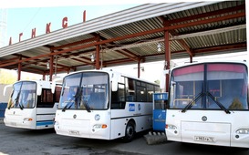 Одна заправка голубым топливом позволяет автобусу проехать порядка 450 километров
