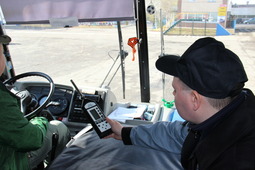 Оценка рабочего места водителя автобуса (Фото — Оксана Платоненко)