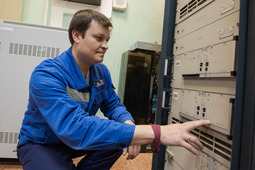 Электромонтер станционного радиообурудования Николай Тяпкин умеет найти возникшей проблеме новаторское рациональное решение