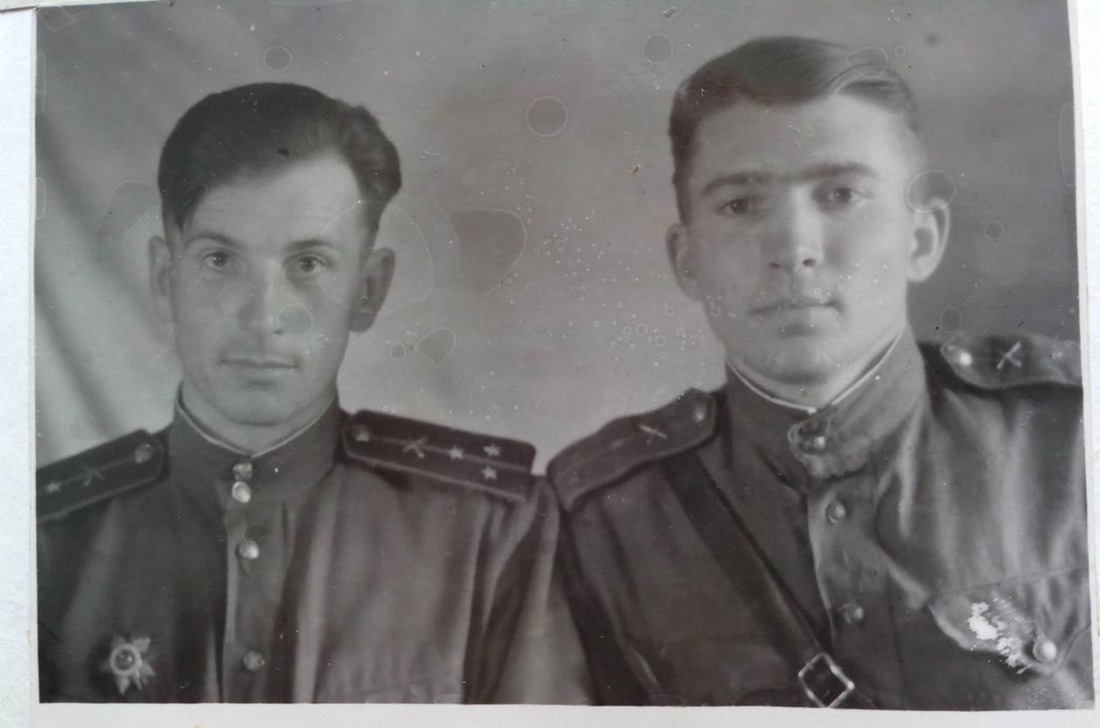 Ст. лейтенант Федяев В.П. слева (Фото из семейного архива Федяева)