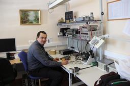 Сергей Педченко обслуживает системы виброконтроля, вибродиагностики, выполняет калибровку переносного виброколлектора
