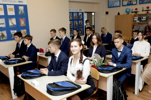 Учеба в "Газпром-классе" позволит старшеклассникам определиться с выбором будущей профессии (Фото — Юрий Меремкулов)