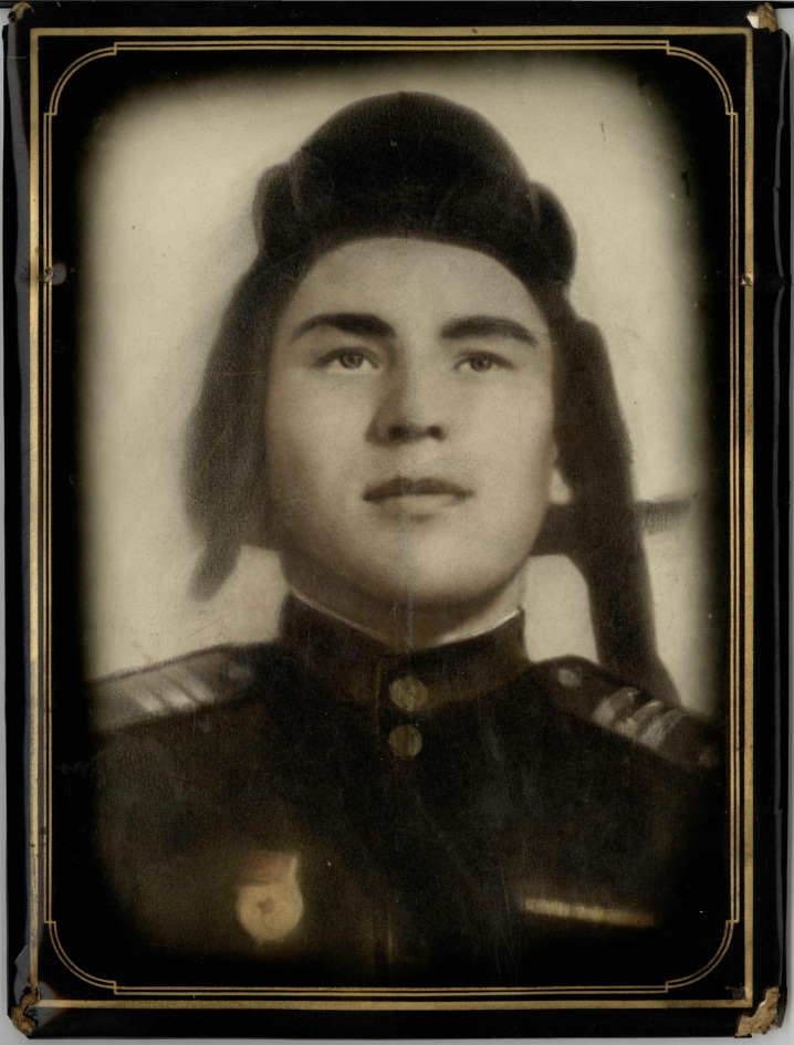 Базайкин Иван 1945г. — Танкист (Фото из семейного архива Базайкана)