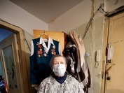 Пенсионерка Нина Шевцова проживает в старой квартире уже более 50 лет (Фото — Юрий Меремкулов)