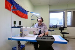 Волонтеры шьют одежду для мобилизованных в свободное от работы время (Фото — Юрий Меремкулов)