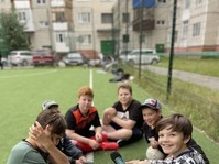Сургутские мальчишки с удовольствием включились в борьбу за чемпионское звание (Фото — Даниил Маркин)