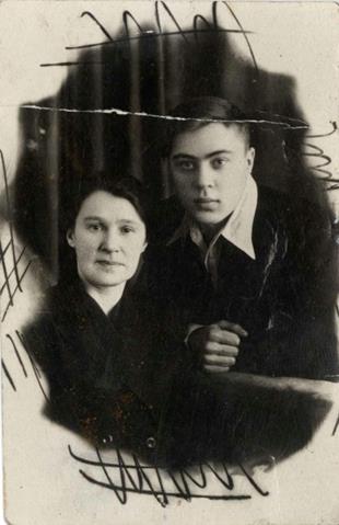 1947г. Кустова Ольга Ивановна, Кустов Николай Владимирович (Фото из семейного архива Кустова)