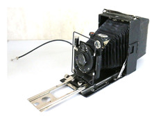 "Фотокор"— первый крупносерийный советский складной пластиночный шкальный фотоаппарат с размером кадра 9×12 см.  был разработан в 1929 году, а в 1930-ом был начат его массовый выпуск. До 1941 года. Выпущено больше миллиона этих камер.