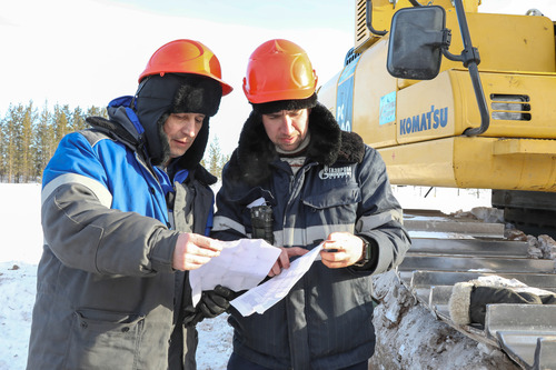 Газовики "Газпром трансгаз Сургут" всегда ищут возможность выполнить работы собственными силами — без привлечения подрядных организаций (Фото — Оксана Платоненко)