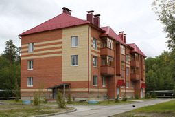 В 2012 году в жилом поселке Приобской промплощадки был построен новый дом для сменных и вахтовых работников