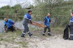 Работники Губкинского ЛПУМГ провели уборку на берегу реки Вынгапур
