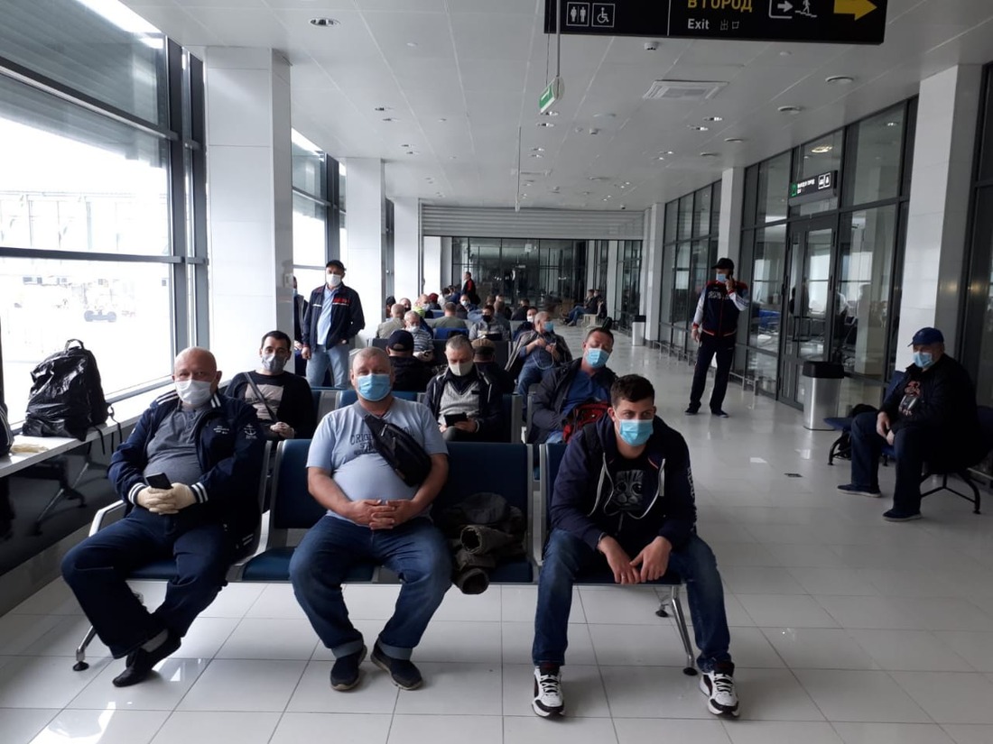 В аэровокзале для работников предприятия был выделен отдельный зал (Фото — Олег Титов)
