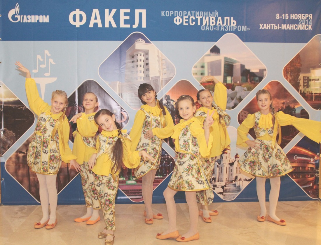 Участницы вокального ансамбля "Веснушки", исполнившие песню "Город золотой".