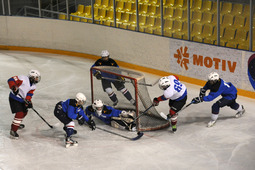 Хоккеисты ООО «Газпром трансгаз Сургут» в четвертьфинальном матче не смогли одолеть сверстников из Нижнего Новгорода