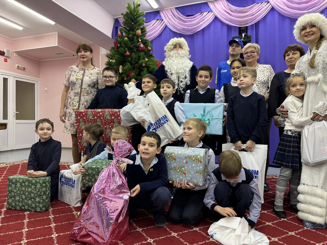 Воспитанники из школы-детского сада для детей с ограниченными возможностями здоровья дождались заветных подарков