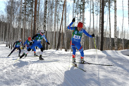 Елена Слушкина (на первом плане) внесла важнейших вклад в успешное выступление лыжниц