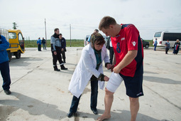Без травм не обошлось, медсестра спасала спортсменов от растяжений и ушибов/(Фото: Оксана Платоненко)