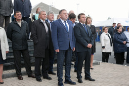 В церемонии открытия памятника Газовику приняли участие работники и ветераны предприятия, гости города
