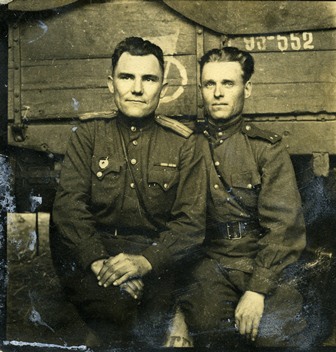 С сослуживцем на фронте (Фото из семейного архива Баранец)