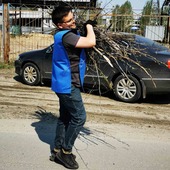 Участники субботника очистили старую часть города Сургута (Фото — Оксана Горбунова)