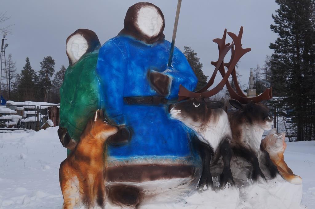 В Вынгапуровском ЛПУМГ (г.Ноябрьск) новогоднее настроение поднимают композиции снежных фигур