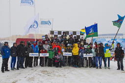 Традиционное фото на память участников соревнований по зимнему мотокроссу на призы объединенной профсоюзной организации и администрации ООО "Газпром трансгаз Сургут" (29-30 марта 2014 года)
