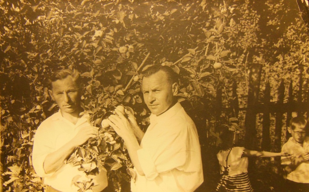 Татарчаковы Сергей и Михаил 1960-е годы (Фото из семейного архива Тартачакова)