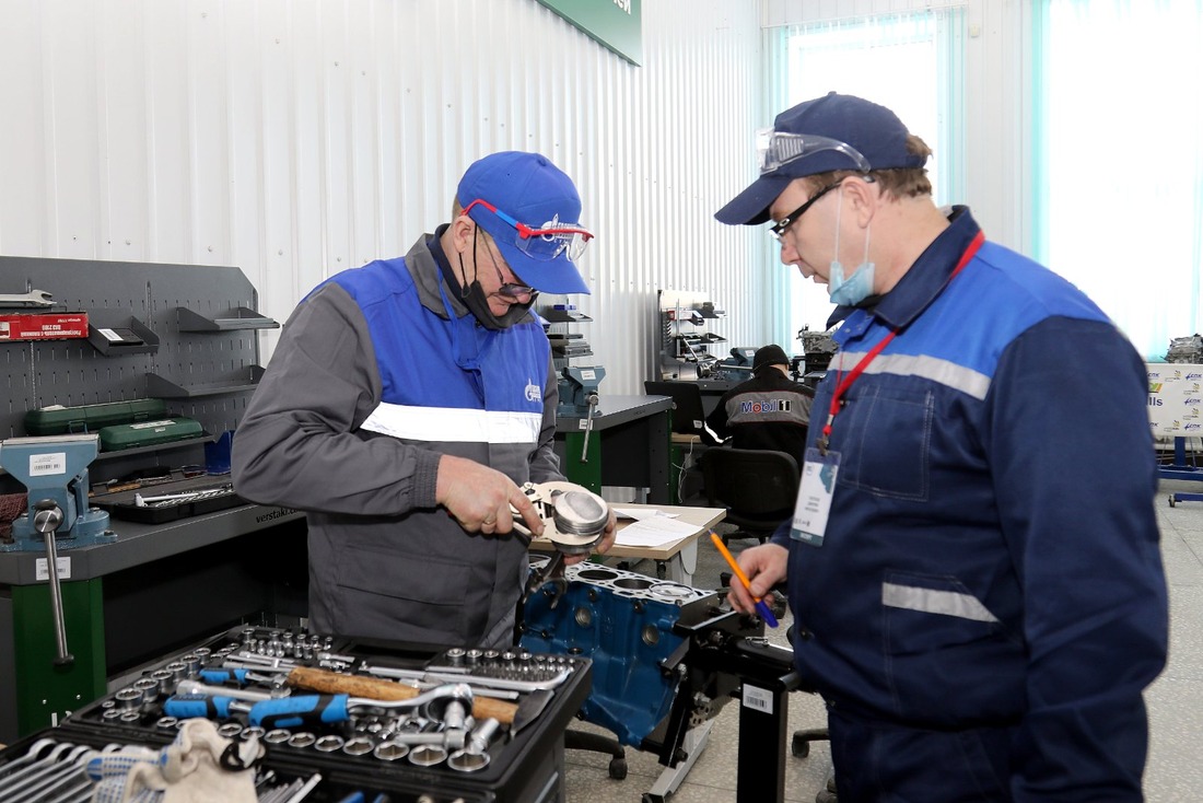 Работник ООО "Газпром трансгаз Сургут" попробовал свои силы в чемпионате «Worldskills» (Фото — Юрий Меремкулов)