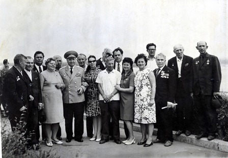 Встреча с однополчанами — участниками Сталинградской обороны. Дедушка второй слева (Фото из семейного архива Баранец)