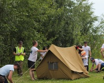 Участникам необходимо было показать умения собирать палатку