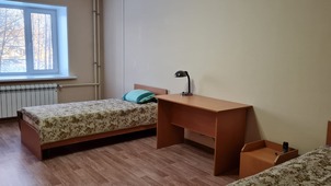 Жилые комнаты общежития оборудованы необходимой мебелью (Фото — Павел Богданов)