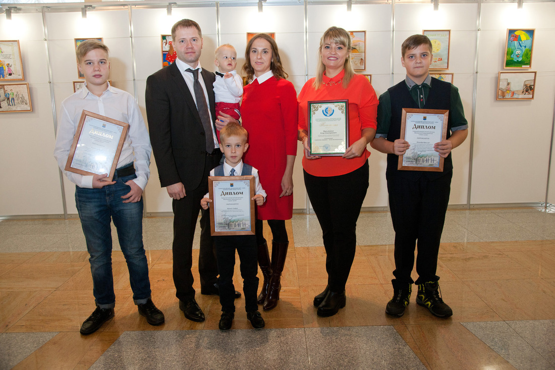 Хотя в число призеров вошли не все, каждый ребенок был поощрен дипломом участника конкурса (Фото — администрация Сургута)