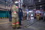 Участники учений ознакомились с порядком работы на пожарном автомобиле (Фото — Оксана Платоненко)