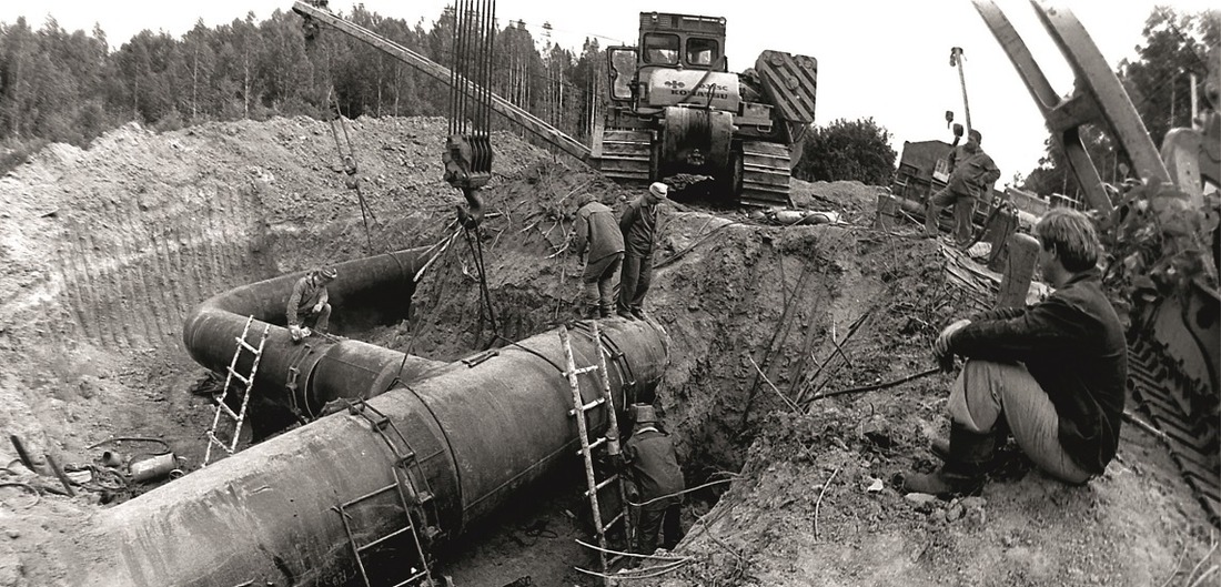 Монтаж обводки линейного крана (Фото из архива ООО "Газпром трансгаз Сургут")