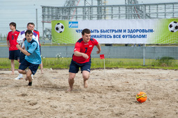 В пляжном футболе правила упрощенные — играли два тайма по семь минут/(Фото: Оксана Платоненко)
