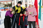 Семьи ждет лыжная эстафета, где ребенок проходит дистанцию в 400 метров, мама — 800 метров, а папа — 1600 метров