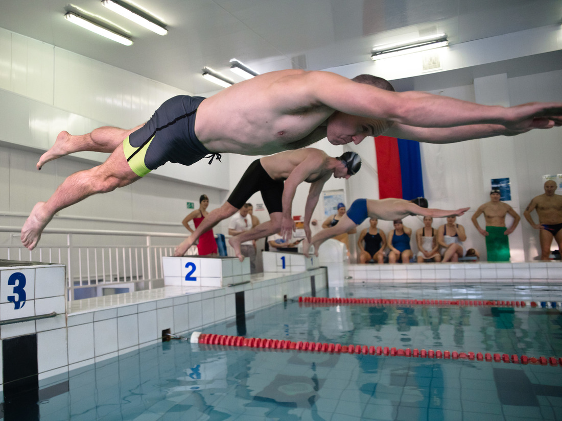 Лучшими пловцами оказались представители Пурпейского ЛПУМГ (Фото — Сергей Бородин)