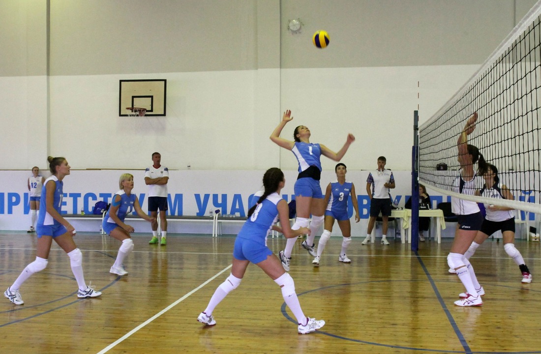 Несмотря на сложную игру, сургутские волейболистки вышли в лидеры